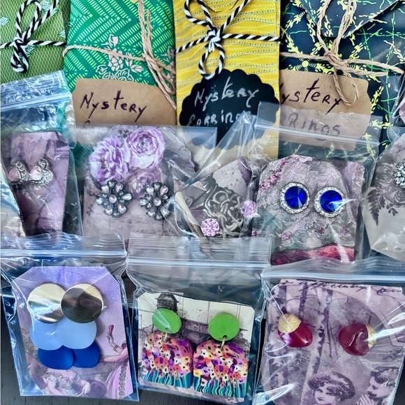 Mystery bag earrings ~ Surprise Earrings ~ vintage stud earrings 3 pairs - Picture 6 of 8